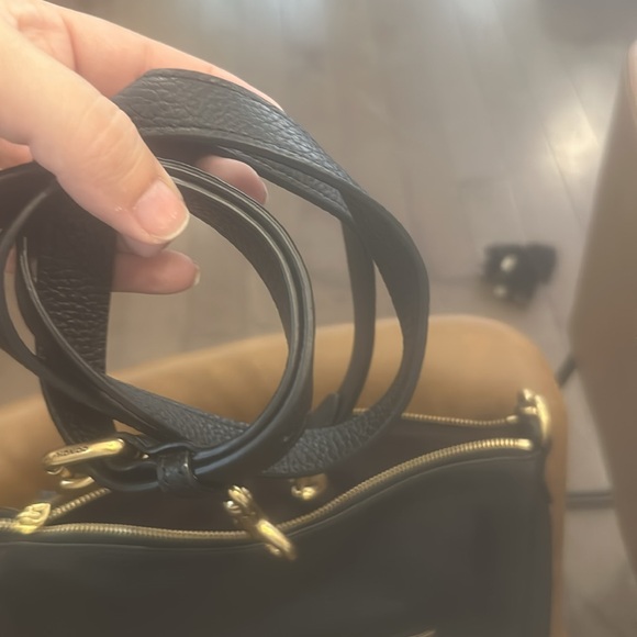 Coach Black and Gold Leather Shoulder Bag - Picture 4 of 6